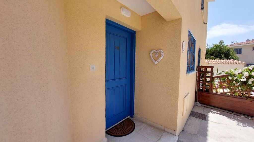 Property photo 2 of 27