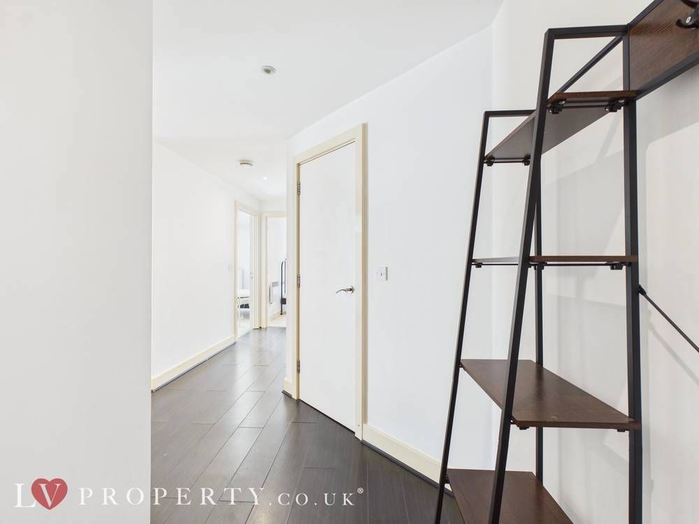 Property photo 3 of 8 Giraffe360-Still001