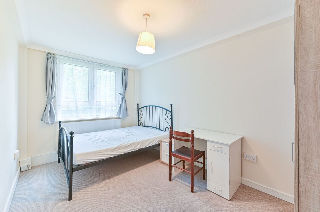 Property photo 3 of 18