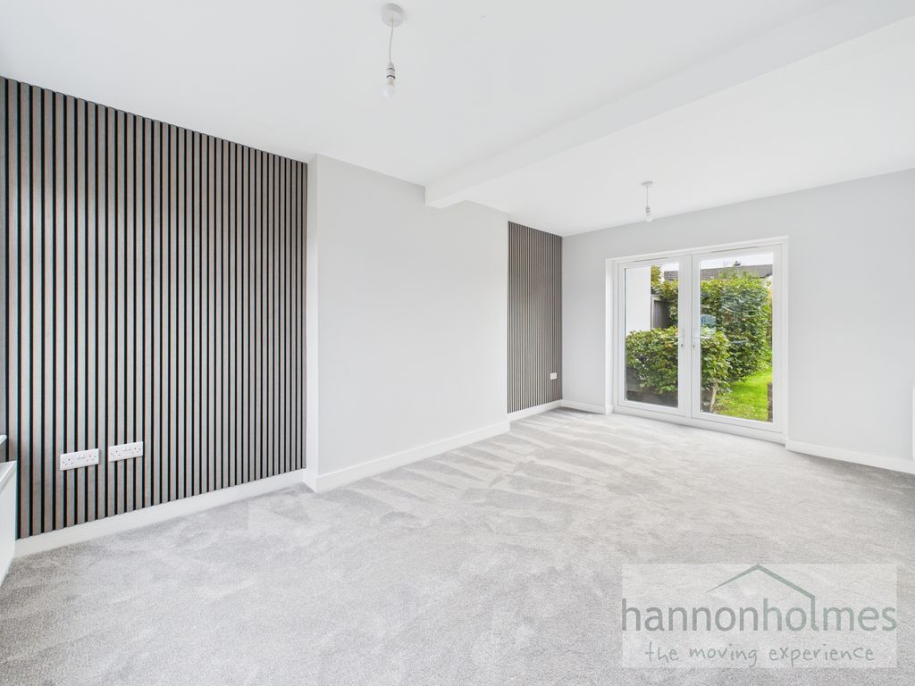 Property photo 2 of 34 Cam05283G0-Pr0114-Still018