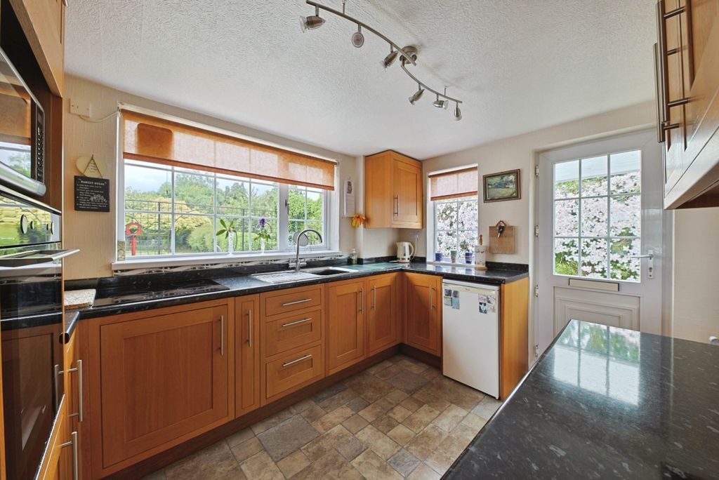 Property photo 3 of 22 4160529