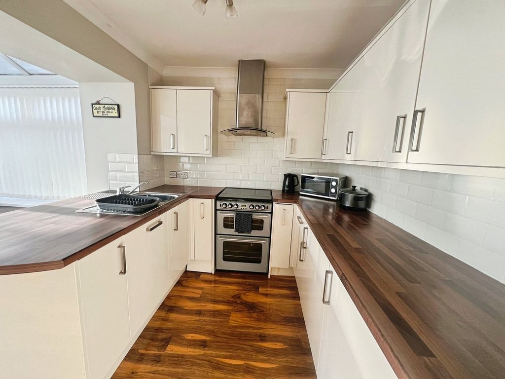 Property photo 3 of 27