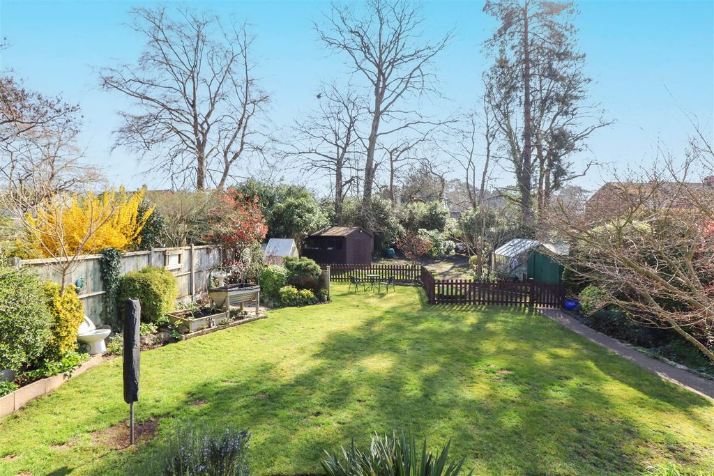 Property photo 2 of 22 Garden