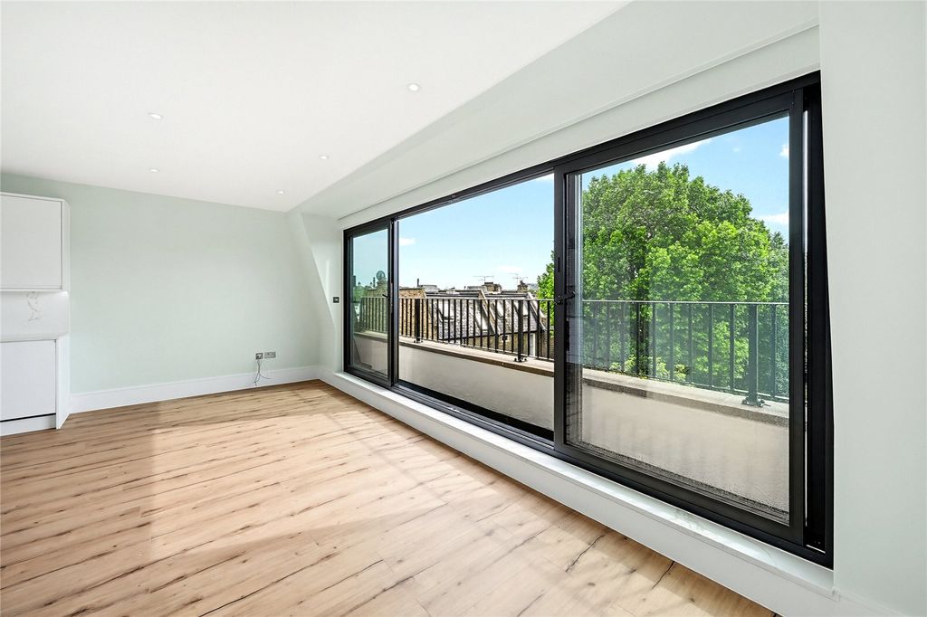 Property photo 3 of 17 Picture No. 06