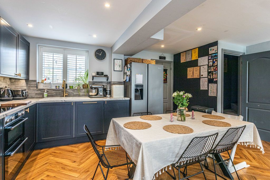 Property photo 2 of 19 Photo 12