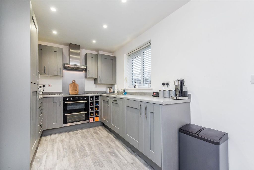 Property photo 3 of 24 Kitchen/Diner