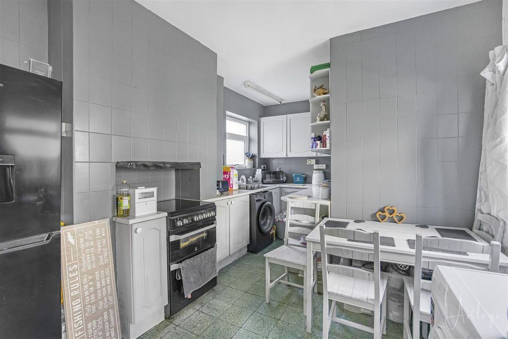 Property photo 3 of 11 Kitchen/Breakfast Room