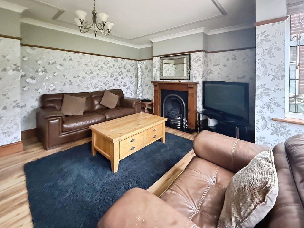 Property photo 3 of 18 Living Room