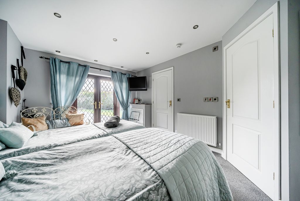Additional image 8 of 5 bed detached house for saleArdmillan Close, Oswestry SY11