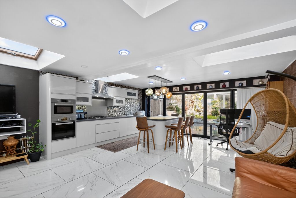 Property photo 2 of 42