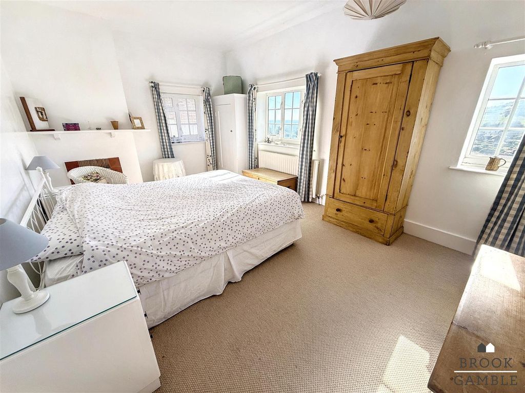 Property photo 3 of 29 01323 438506