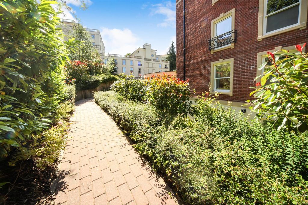 Property photo 1 of 11 Communal Grounds (2).Jpg