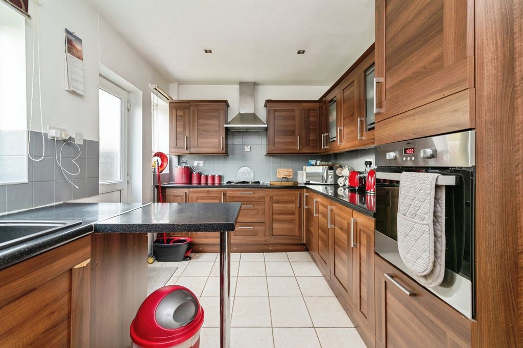 Property photo 2 of 17 Photo