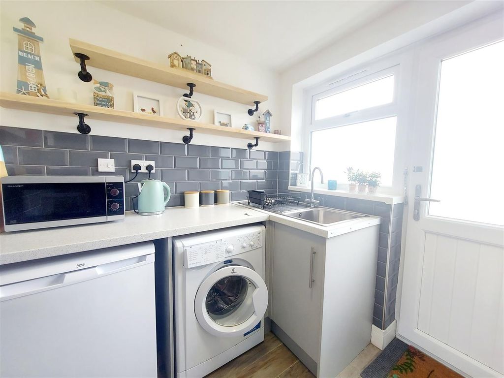 Additional image 4 of 2 bed flat to rentSt. Pirans Road, Atlantic Bay, Perranporth TR6