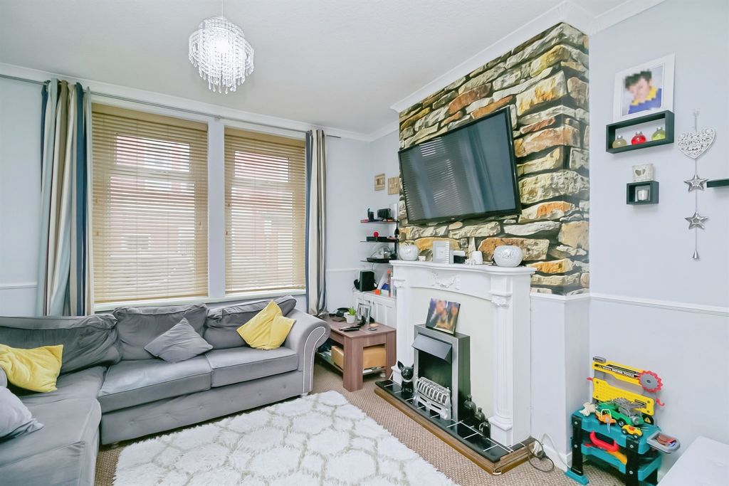 Property photo 3 of 19