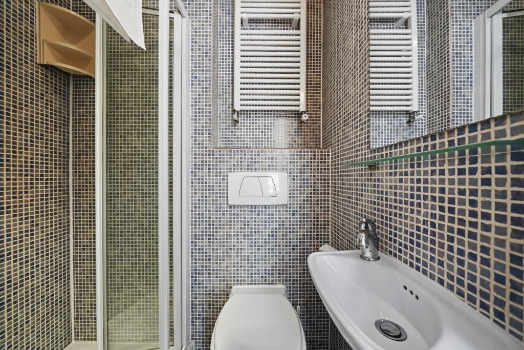 Property photo 1 of 4 Bathroom
