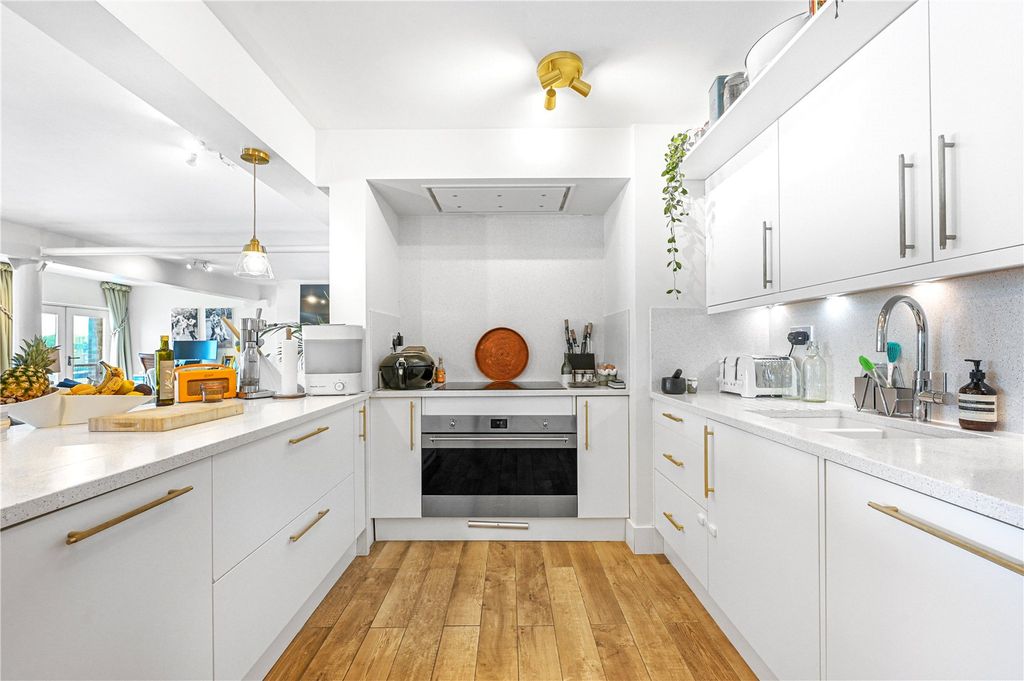 Property photo 3 of 17 Kitchen