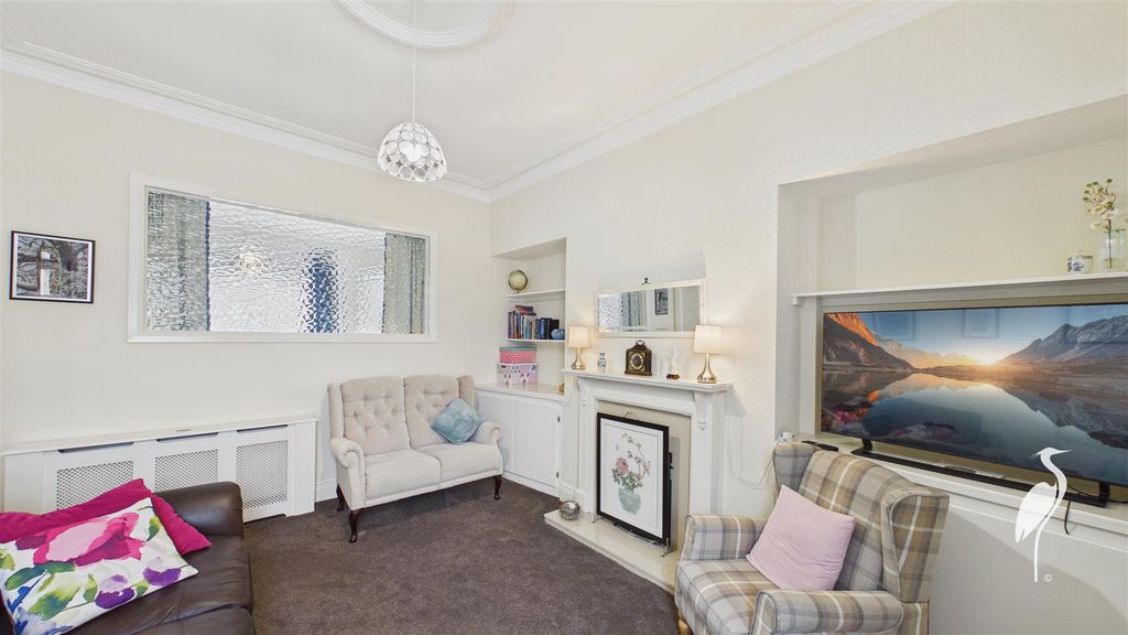 Property photo 3 of 19 Lounge