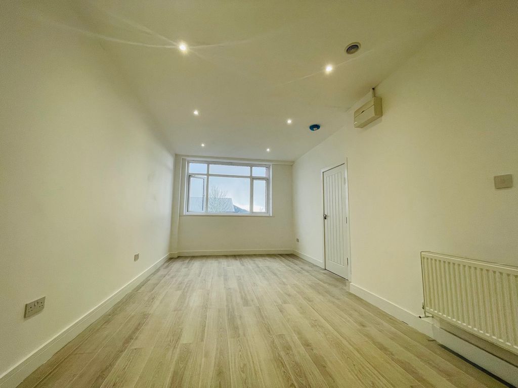 Property photo 3 of 7 Image