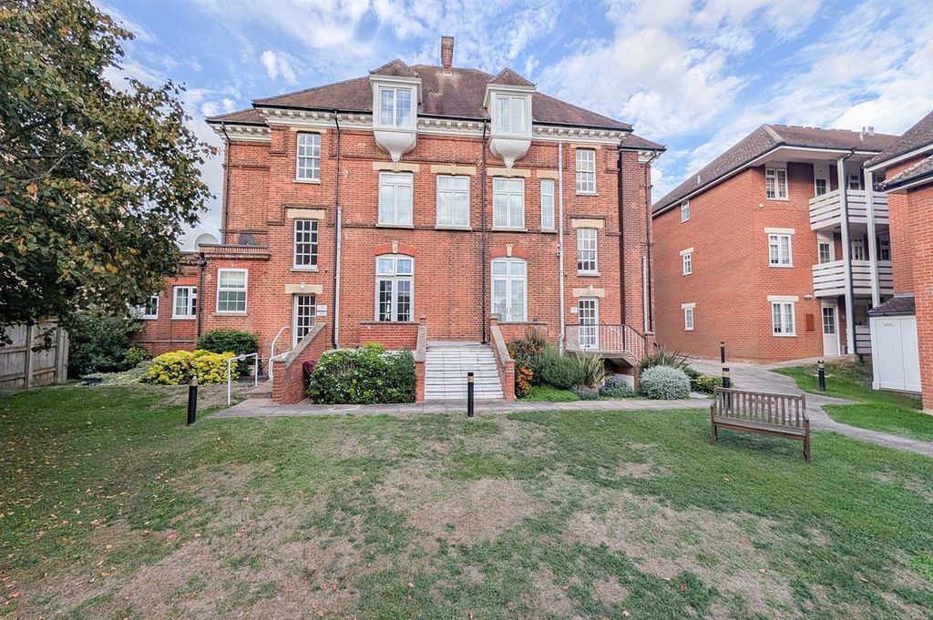 Property photo 1 of 11 1 Hillside Heath Road Newmarket-High.Jpg