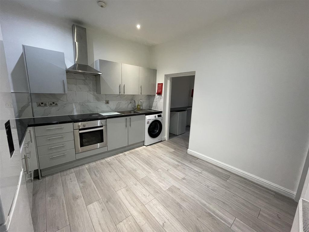 Property photo 2 of 14 Kitchen