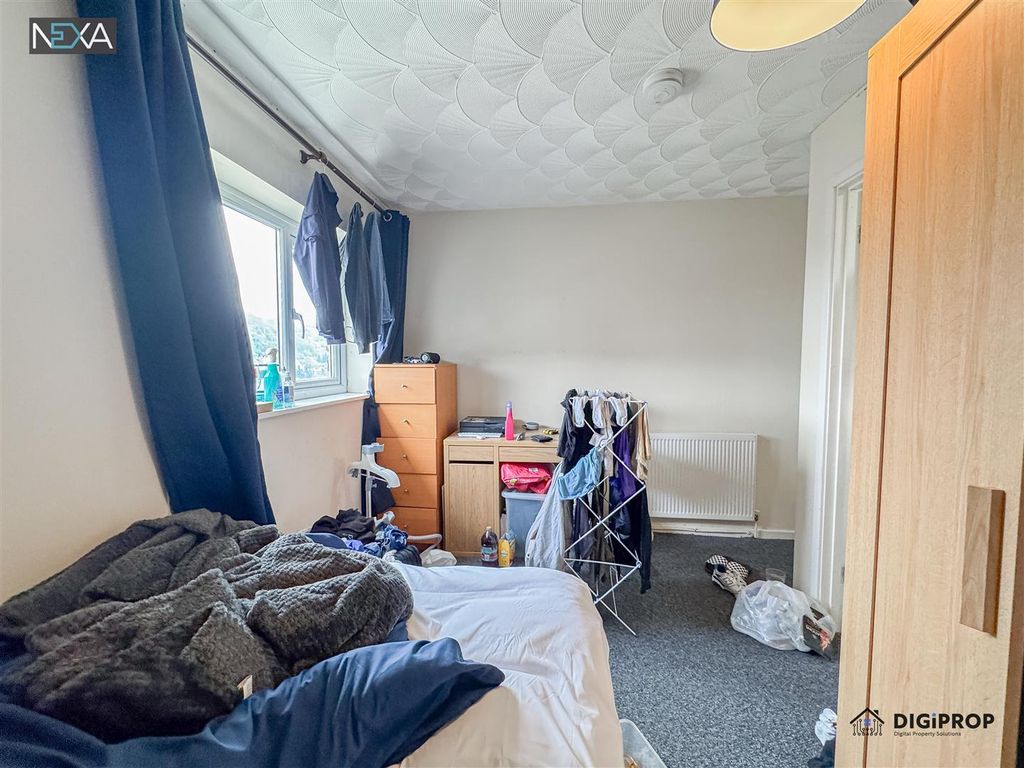 Property photo 2 of 14 Room4_2.Jpg