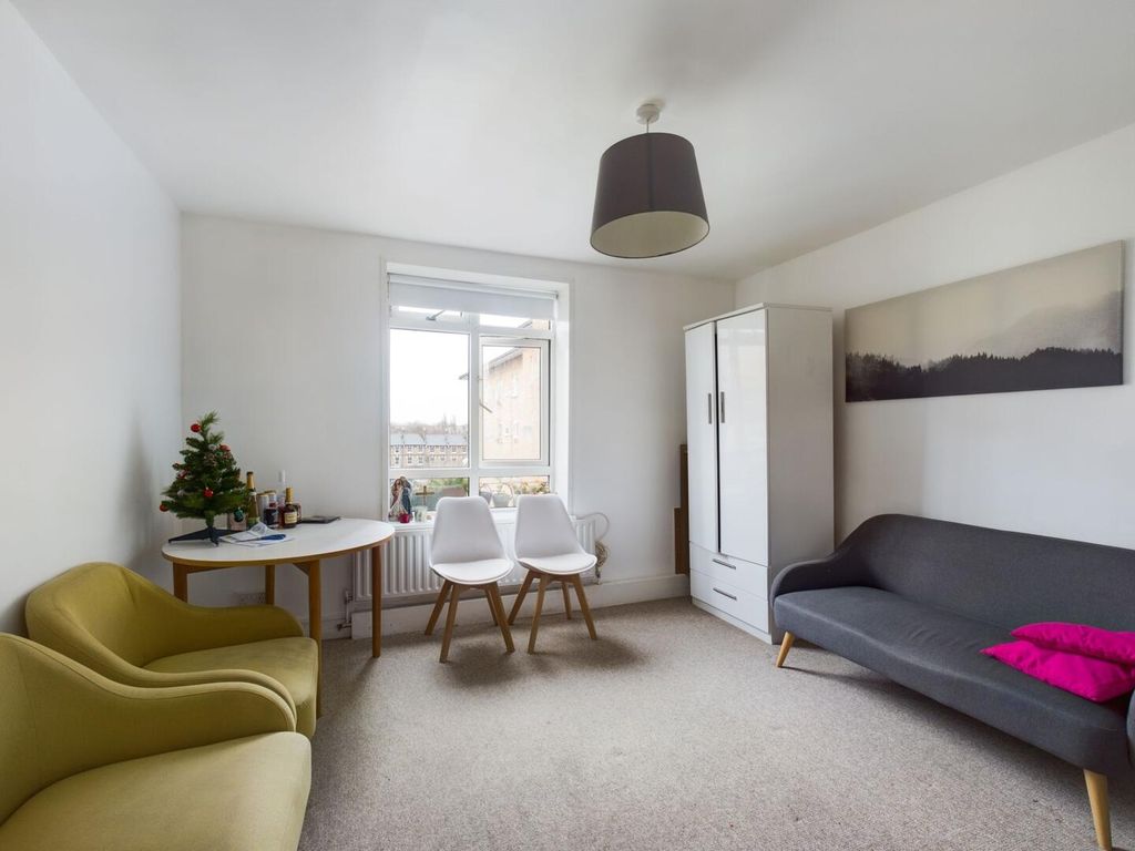 Property photo 1 of 8 Living Room