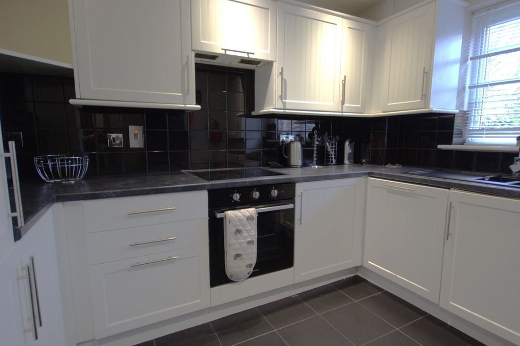 Property photo 3 of 8 2