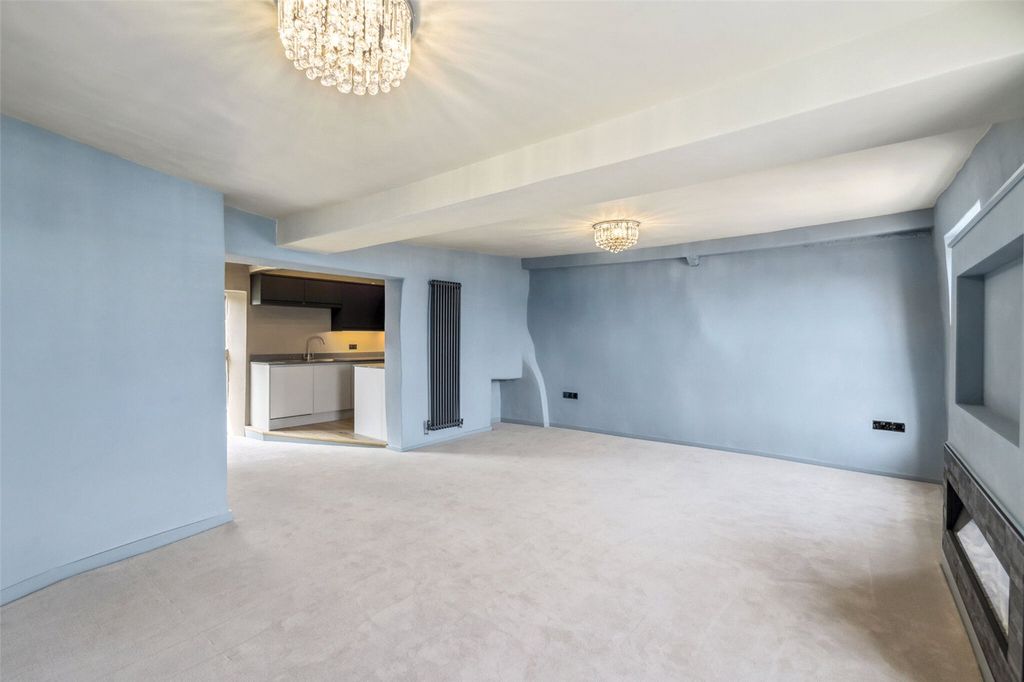 Property photo 3 of 12 Sitting Room