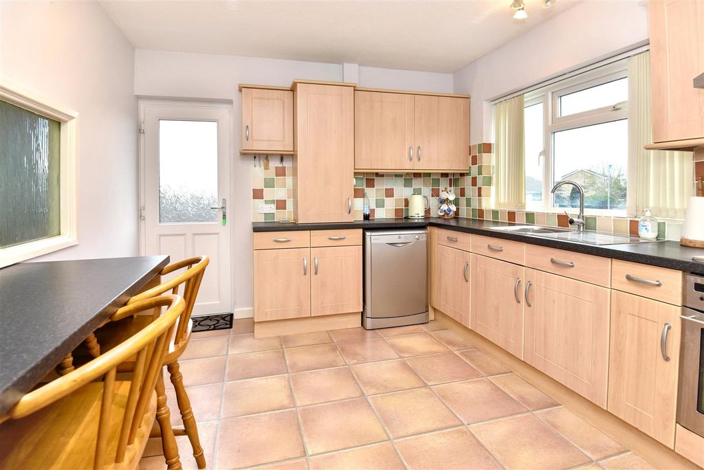 Property photo 3 of 9 Kitchen/Breakfast Room