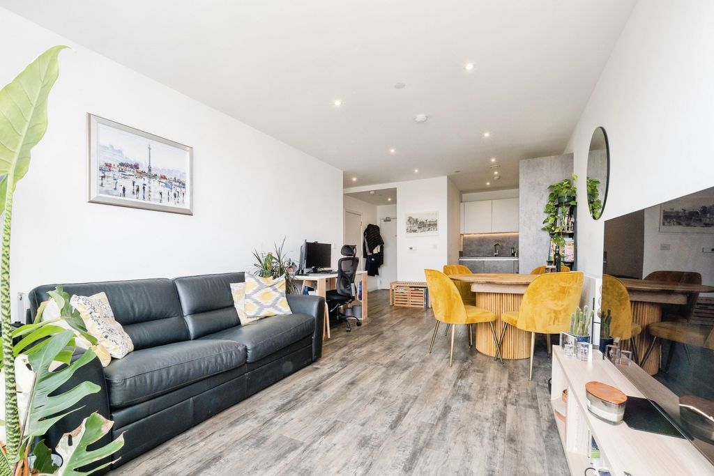 Property photo 2 of 18 Pbox-Img.Jpg