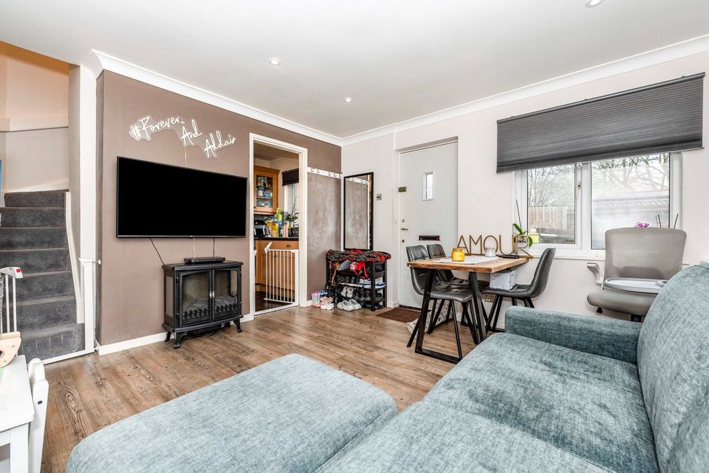 Property photo 3 of 10 Reception