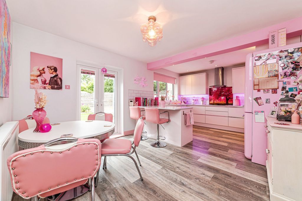 Property photo 2 of 33 Kitchen Breakfast Room