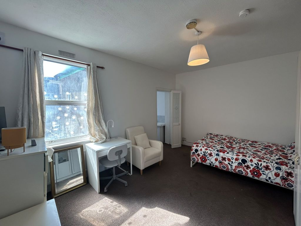 Property photo 1 of 4 1 Bed Studio To Rent Kingsley Road, Hounslow Tw3