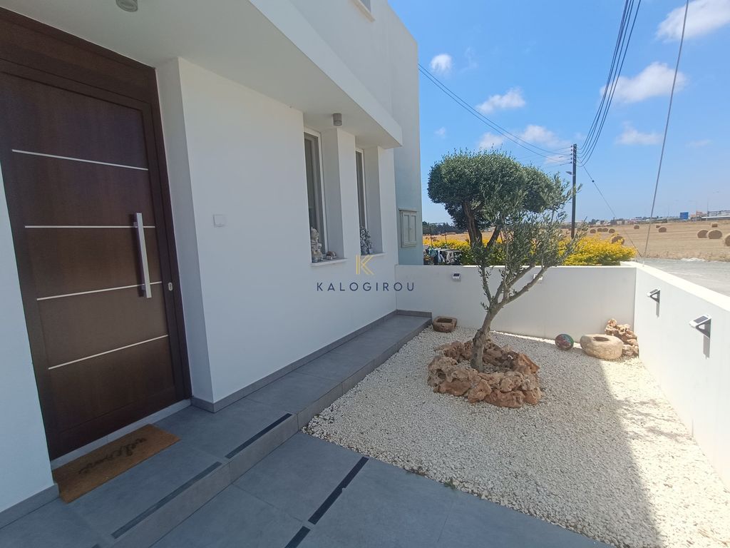 Property photo 2 of 13