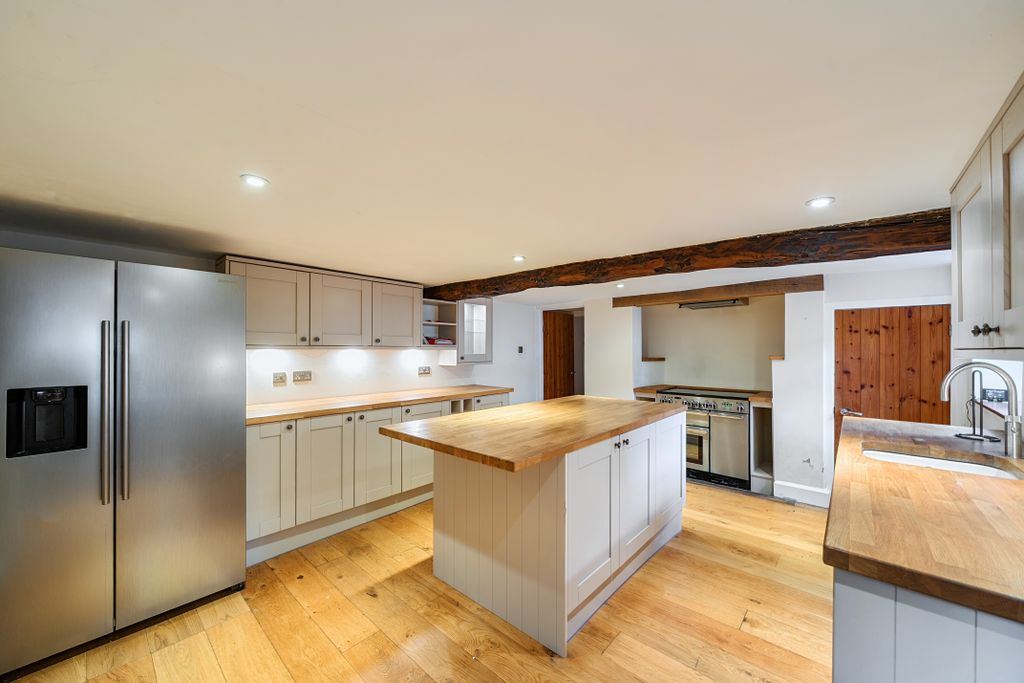 Property photo 2 of 19 13691291668F2334E45c3d