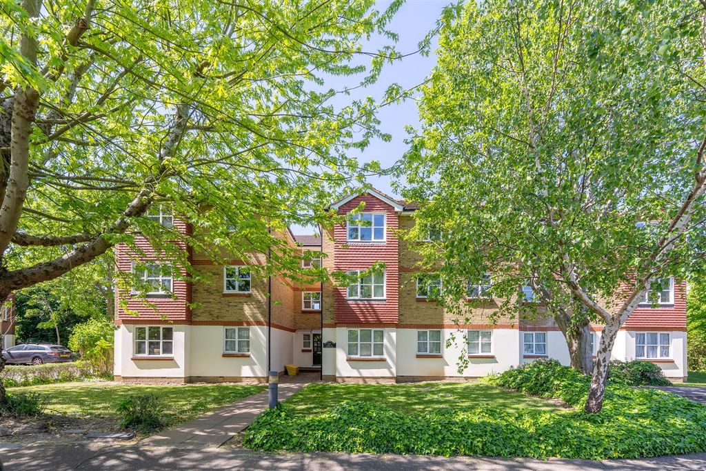 Property photo 1 of 15 15 Richardson House, Malting Way, Tw7 6Sd1.Jpg