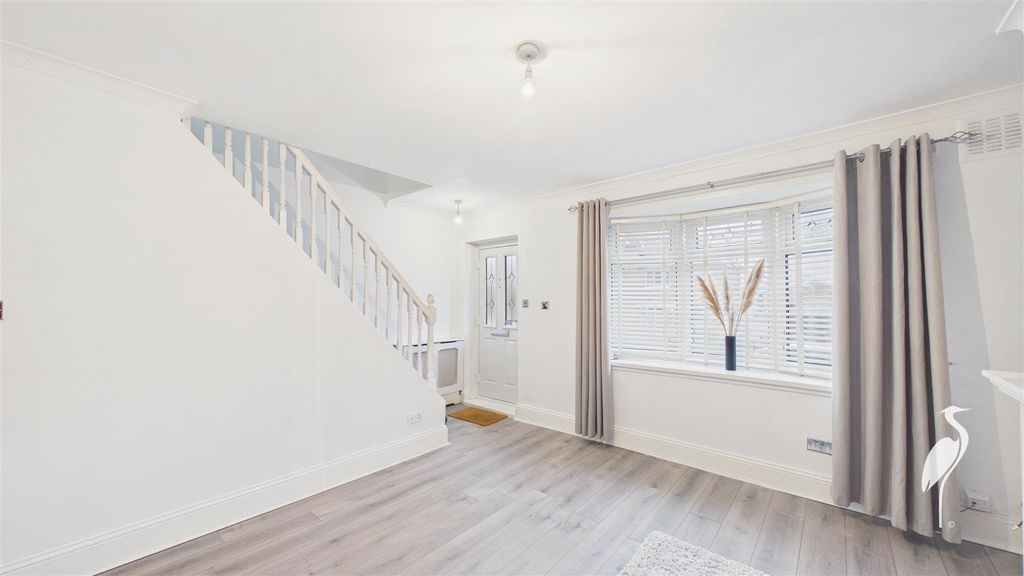 Property photo 3 of 18 Lounge