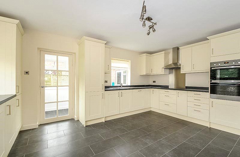 Property photo 3 of 7 Kitchen
