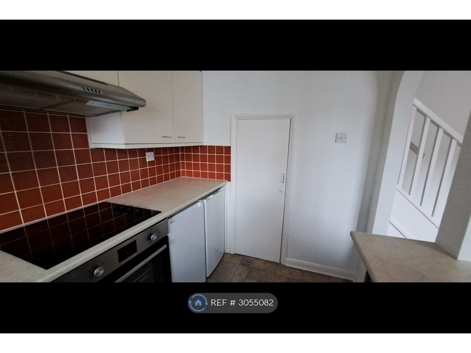 Property photo 3 of 7 Kitchen