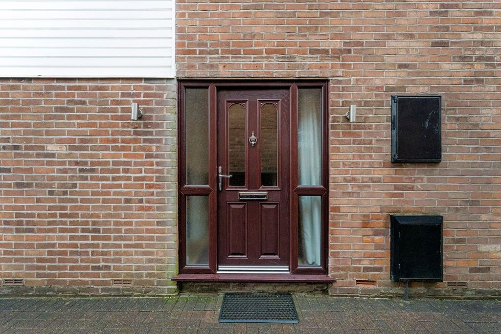 Property photo 2 of 30 Photograph 3