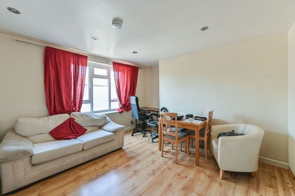 Property photo 2 of 11