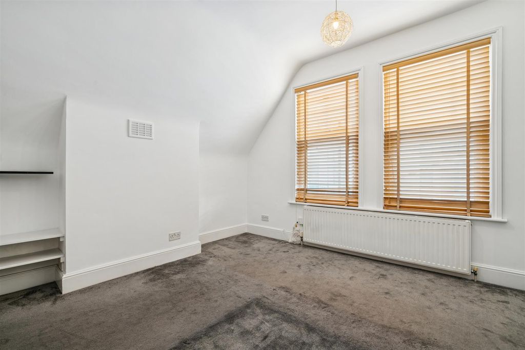 Property photo 3 of 10 Flat 4, 106-108 Tooting High Street Studio.Jpg