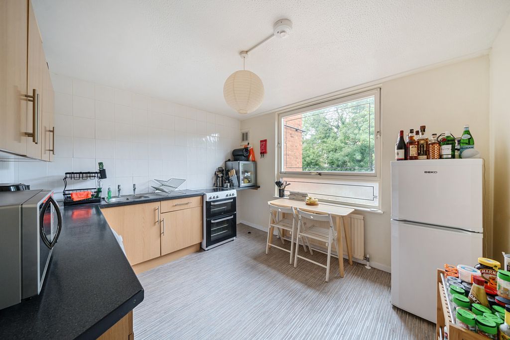 Property photo 3 of 21 1299047-10-6835d0...