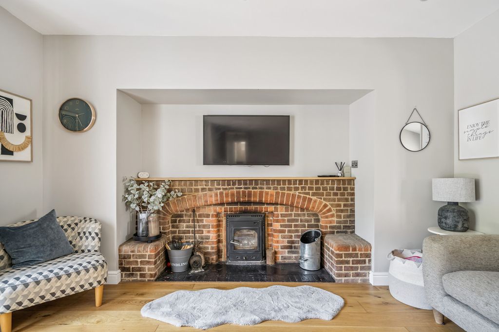 Property photo 2 of 27