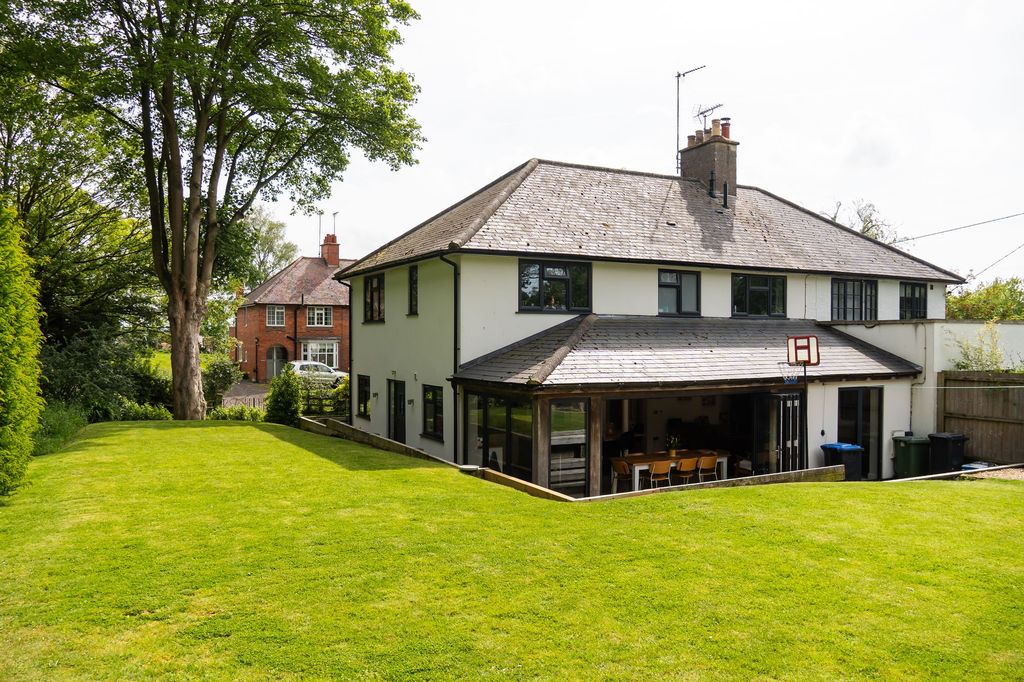 Property photo 2 of 31