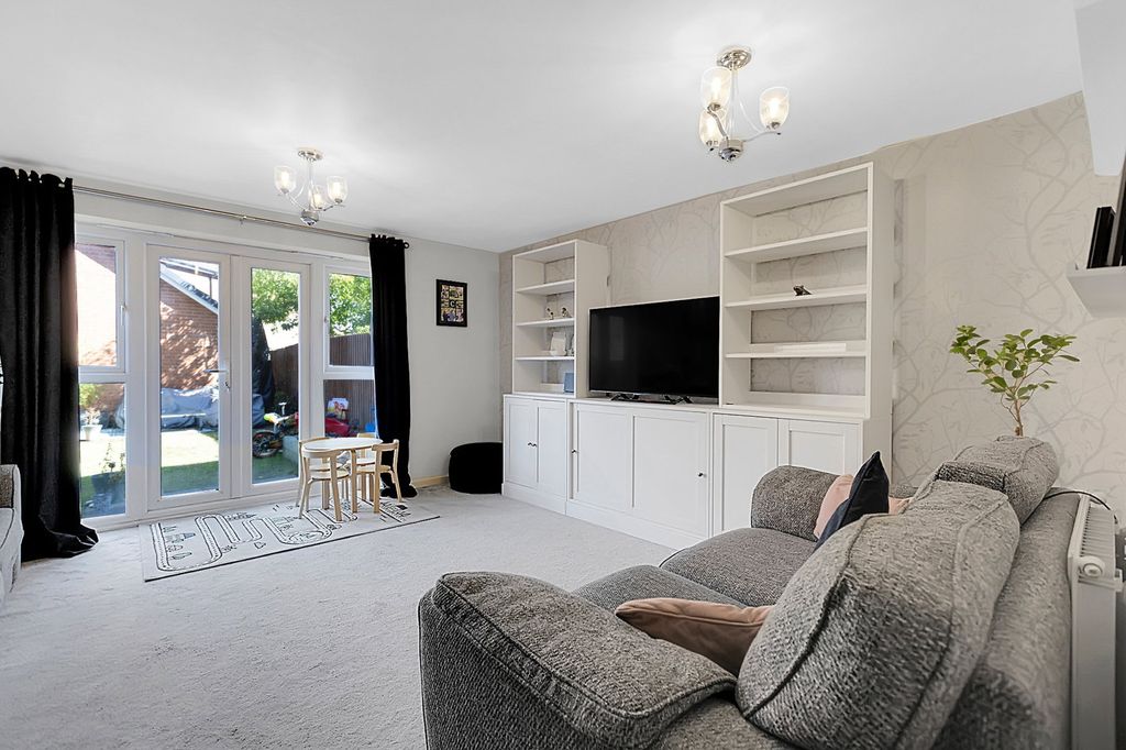 Property photo 2 of 21