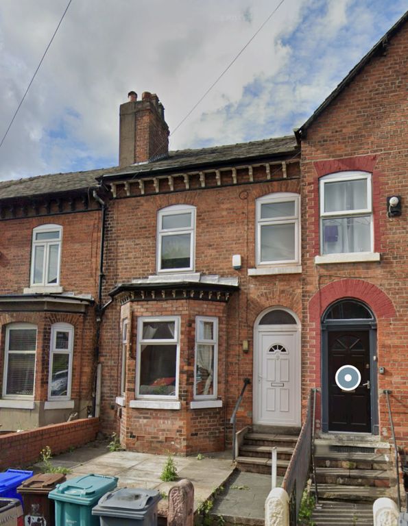 Property photo 1 of 18 Traditional Brick Terraced House Exterior With Bay...