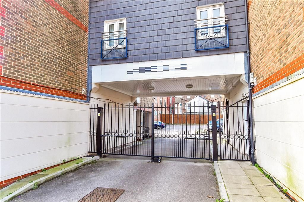 Property photo 2 of 10 External Secure Parking
