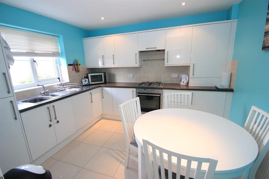 Property photo 3 of 8 Kitchen